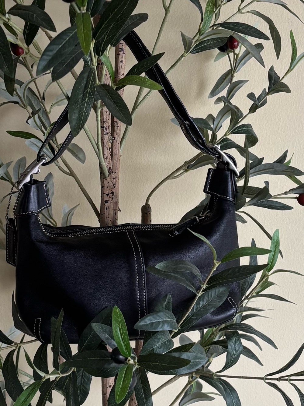 COACH NO. E3Z-9564 Vintage Black Leather Shoulder Bag with White Stitching - Picture 11 of 11